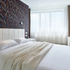 Апартаменты Near Lukyanovka Square, Киев